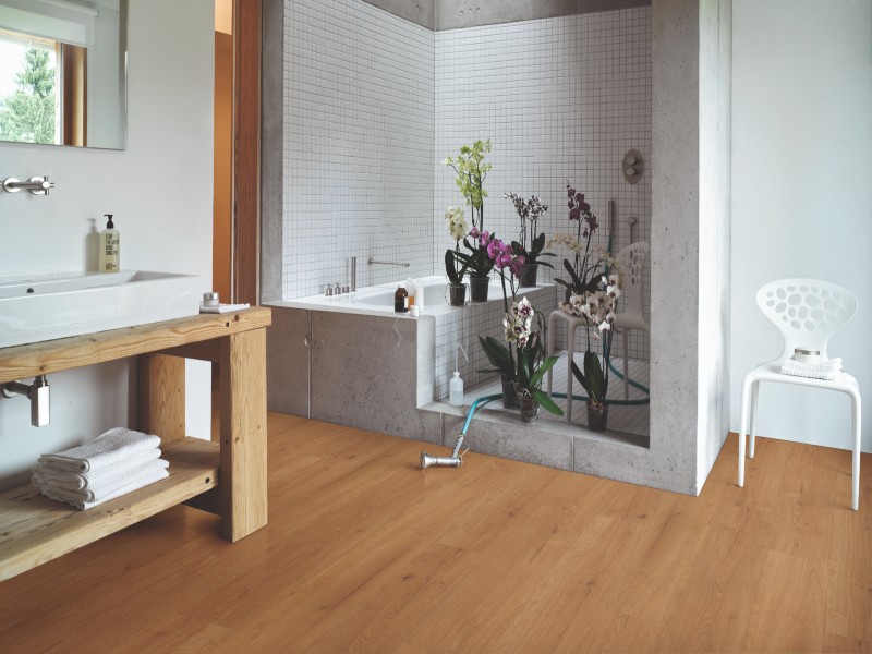 Suelo de madera y gresite