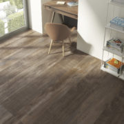 Habitación con parquet cerámico de Inalco Arizona