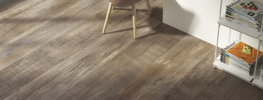 Habitación con parquet cerámico de Inalco Arizona